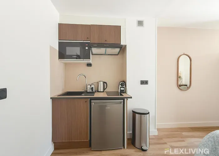 Charming 21m In 20 With Shared Terrace