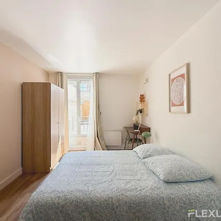 Immeuble Gauche Apartment *