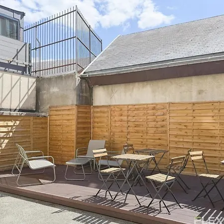 Immeuble Gauche Apartment