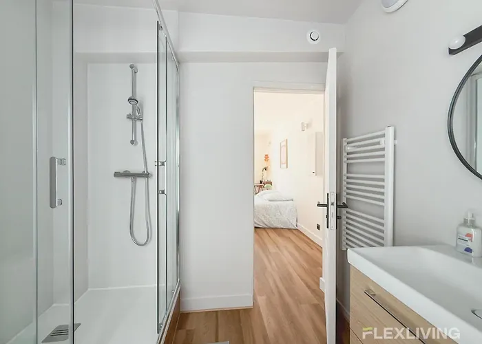 Apartment Charming 21m In 20 With Shared Terrace