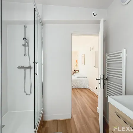 Appartement Charming 21m In 20 With Shared Terrace